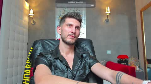 Snapshot of ronythemaster chatting on 02-04-25, 09:10 onlyfans- online show from 02-04-25, 09:10