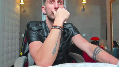 Snapshot of ronythemaster chatting on 02-12-25, 10:37 onlyfans- online show from 02-12-25, 10:37