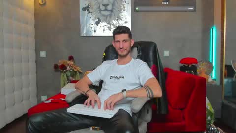 Snapshot of ronythemaster chatting on 02-17-25, 10:25 onlyfans- online show from 02-17-25, 10:25