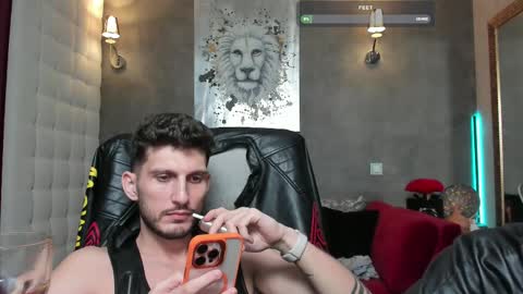 Snapshot of ronythemaster chatting on 02-18-25, 01:32 onlyfans- online show from 02-18-25, 01:32