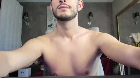 Snapshot of ronythemaster chatting on 01-16-26, 02:21 onlyfans- online show from 01-16-26, 02:21