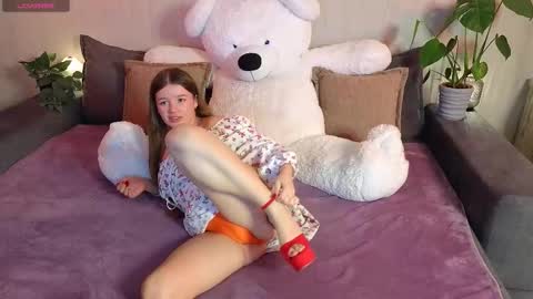 roraline_lov online show from 11-10-25, 06:40