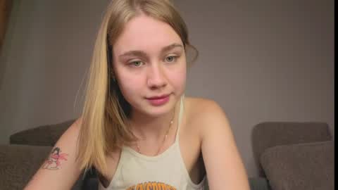Snapshot of rosalina0230 chatting on 06-10-26, 05:18 rosalina online show from 06-10-26, 05:18