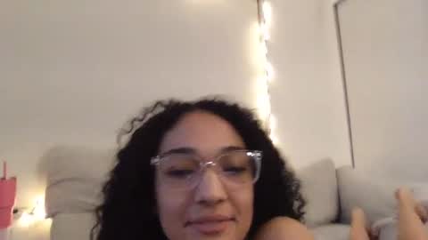 Snapshot of rosalinatoosexy chatting on 01-03-25, 08:32 Rosalina online show from 01-03-25, 08:32