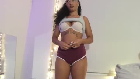 Snapshot of rosalinatoosexy chatting on 09-14-25, 04:55 Rosalina online show from 09-14-25, 04:55