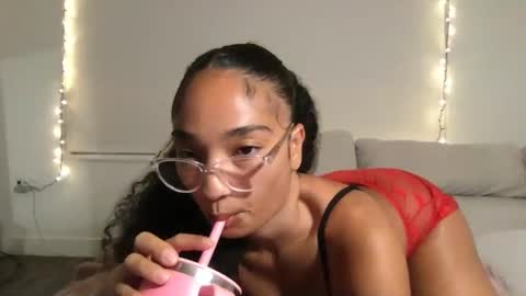 Snapshot of rosalinatoosexy chatting on 10-03-25, 05:37 Rosalina online show from 10-03-25, 05:37