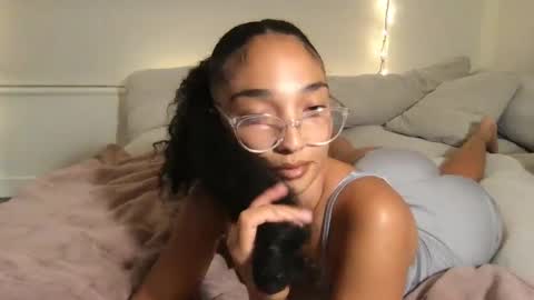 Snapshot of rosalinatoosexy chatting on 10-12-25, 05:06 Rosalina online show from 10-12-25, 05:06