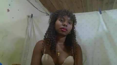Snapshot of rosalinda933 chatting on 06-02-26, 08:05 Rosalinda online show from 06-02-26, 08:05
