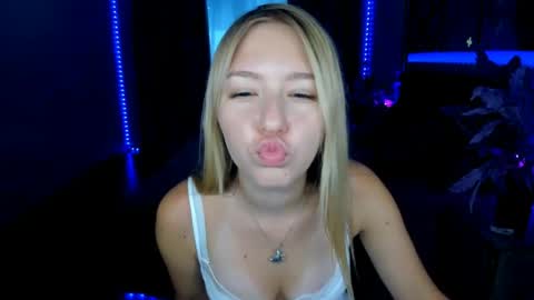 RosaRising online show from 06-18-26, 09:09