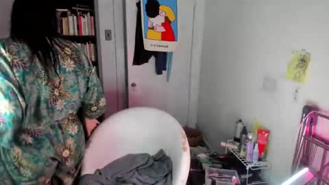 Snapshot of rose257044 chatting on 10-05-25, 01:53 rose257044 online show from 10-05-25, 01:53