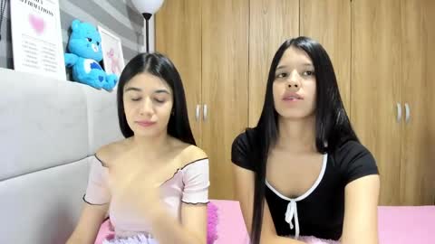 Snapshot of roseandmiah chatting on 05-02-26, 02:49 Rose y Miah online show from 05-02-26, 02:49