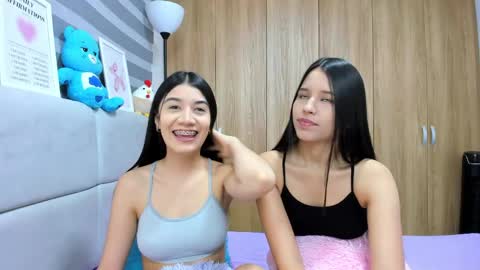 Snapshot of roseandmiah chatting on 05-31-26, 03:58 Rose y Miah online show from 05-31-26, 03:58