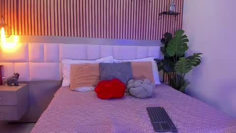 roseaurora online show from 10-30-25, 12:39