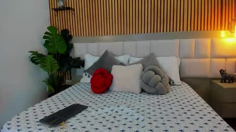 roseaurora online show from 11-18-25, 12:53