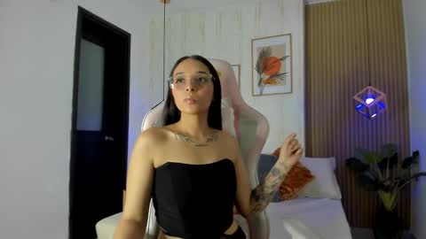 roseaurora online show from 11-29-25, 07:39