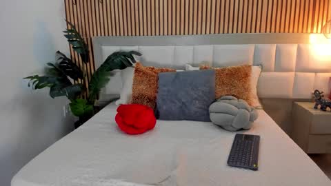 Snapshot of roseaurora chatting on 01-08-26, 01:02 roseaurora online show from 01-08-26, 01:02