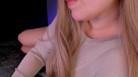 Snapshot of roseberryred chatting on 01-31-26, 07:11 Roseberry online show from 01-31-26, 07:11