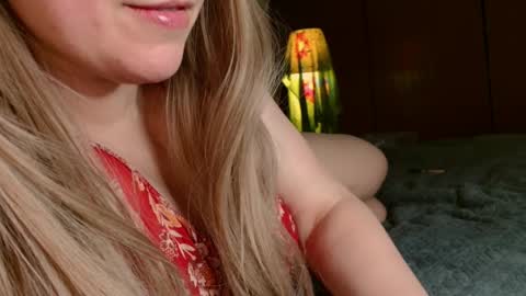 Snapshot of roseberryred chatting on 04-05-26, 04:04 Roseberry online show from 04-05-26, 04:04