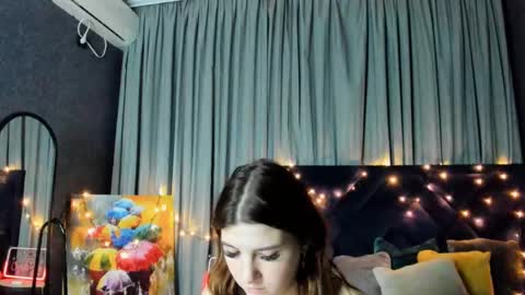 Snapshot of roseblanche2k chatting on 12-27-24, 01:53 Florin online show from 12-27-24, 01:53