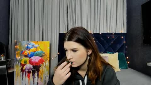 Snapshot of roseblanche2k chatting on 01-06-25, 11:31 Florin online show from 01-06-25, 11:31