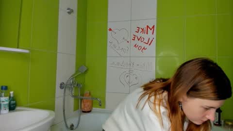 Snapshot of roseblanche2k chatting on 02-11-25, 02:03 Florin online show from 02-11-25, 02:03