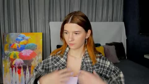 Snapshot of roseblanche2k chatting on 02-17-25, 10:25 Florin online show from 02-17-25, 10:25