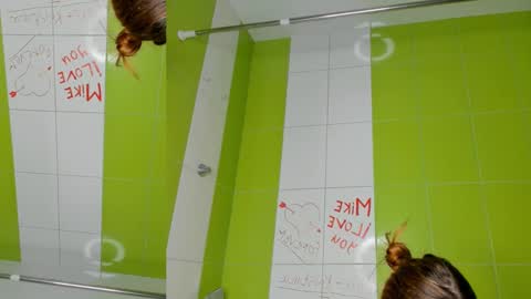 Snapshot of roseblanche2k chatting on 02-28-25, 02:42 Florin online show from 02-28-25, 02:42