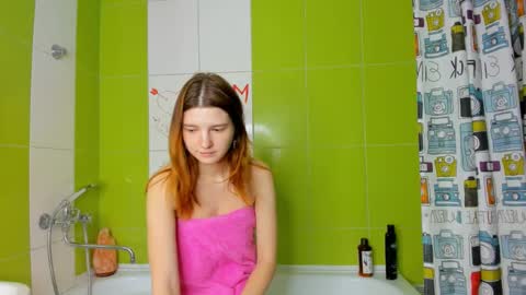 Snapshot of roseblanche2k chatting on 03-10-25, 10:45 Florin online show from 03-10-25, 10:45