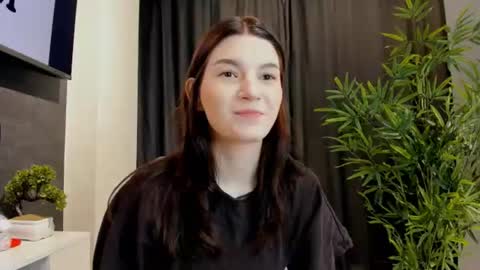 Snapshot of roseblanche2k chatting on 06-24-26, 09:14 Florin online show from 06-24-26, 09:14