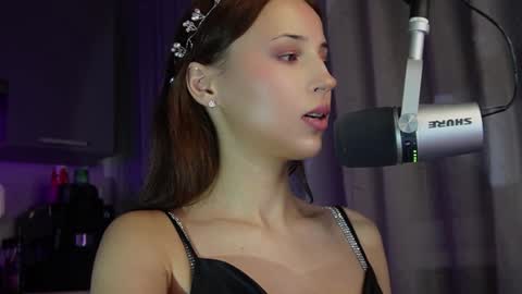 Snapshot of roseess_ chatting on 01-18-25, 02:03 roseess_ online show from 01-18-25, 02:03