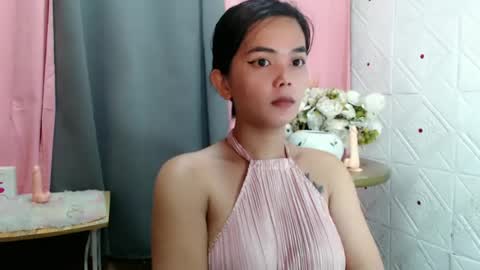 Snapshot of rosella_xx chatting on 06-24-26, 07:40 TONETH online show from 06-24-26, 07:40