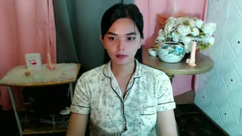 Snapshot of rosella_xx chatting on 06-25-26, 09:47 TONETH online show from 06-25-26, 09:47
