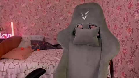 Lola online show from 11-08-25, 04:45