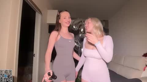 Sophie and Sarah online show from 03-17-26, 06:44