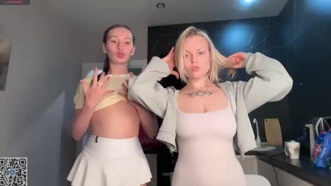 Sophie and Sarah online show from 04-26-26, 07:11