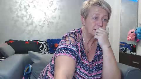 Lovepinklilly online show from 01-14-26, 06:13