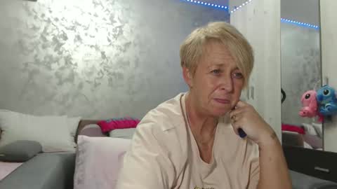 Lovepinklilly online show from 04-22-26, 05:58