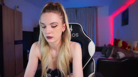 Snapshot of rosesarered97 chatting on 01-10-25, 08:48 Abbygail online show from 01-10-25, 08:48