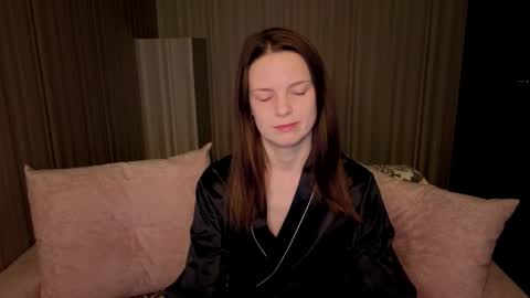 Snapshot of rosewaulhgberg chatting on 03-14-26, 01:34 Rosse online show from 03-14-26, 01:34