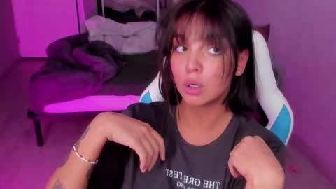 Snapshot of roshelle_xxx chatting on 01-22-25, 10:59 Roshelle online show from 01-22-25, 10:59