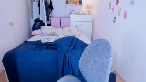 Snapshot of roshelle_xxx chatting on 02-19-25, 04:55 Roshelle online show from 02-19-25, 04:55