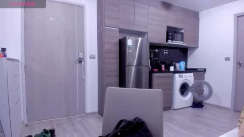 Snapshot of roshelle_xxx chatting on 11-22-25, 02:05 Roshelle online show from 11-22-25, 02:05