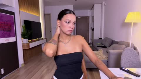 Snapshot of roshelle_xxx chatting on 05-09-26, 11:15 Roshelle online show from 05-09-26, 11:15