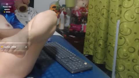 Snapshot of roshy_multisquirt chatting on 06-11-26, 04:05 roshy online show from 06-11-26, 04:05