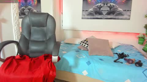 Snapshot of rosi_cooper chatting on 02-13-25, 10:44 rosi_cooper online show from 02-13-25, 10:44