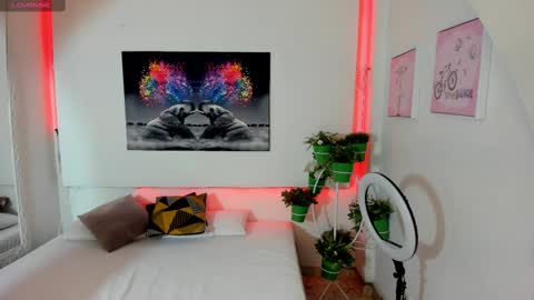 Snapshot of rosi_cooper chatting on 02-25-25, 10:47 rosi_cooper online show from 02-25-25, 10:47