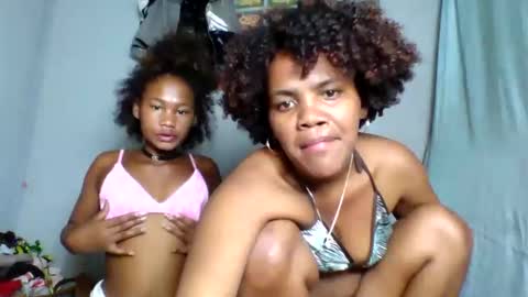 Snapshot of rosia22 chatting on 09-21-25, 01:29 rosia22 online show from 09-21-25, 01:29