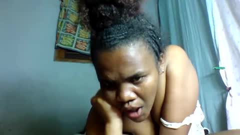 Snapshot of rosia22 chatting on 09-28-25, 01:11 rosia22 online show from 09-28-25, 01:11