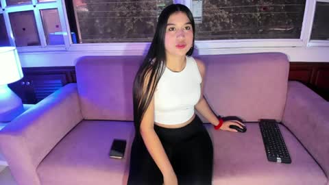 Snapshot of rosie_chell chatting on 05-04-26, 11:50 Rosie online show from 05-04-26, 11:50