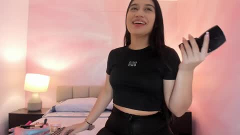 Snapshot of rosie_chell chatting on 05-15-26, 12:01 Rosie online show from 05-15-26, 12:01